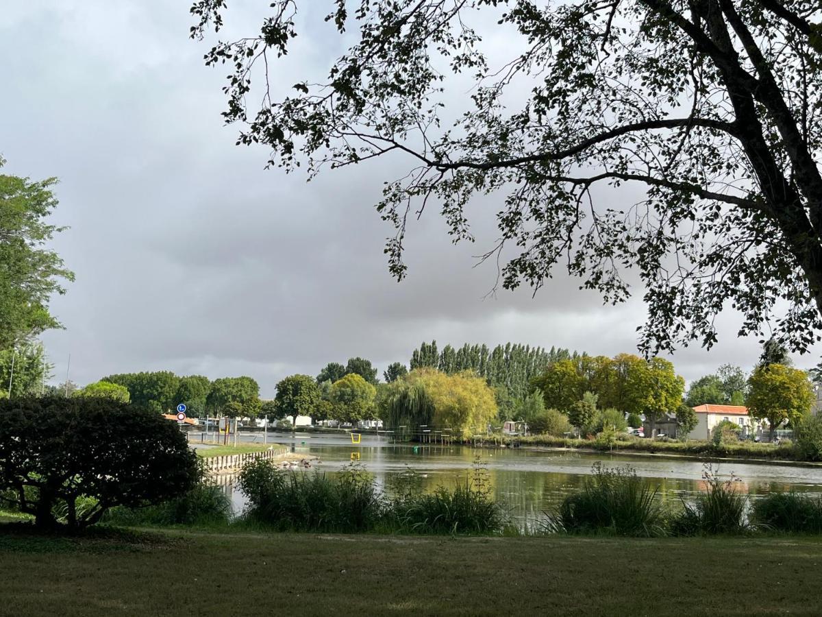 Charmante Charentaise Saint-Jean-dʼAngély Extérieur photo
