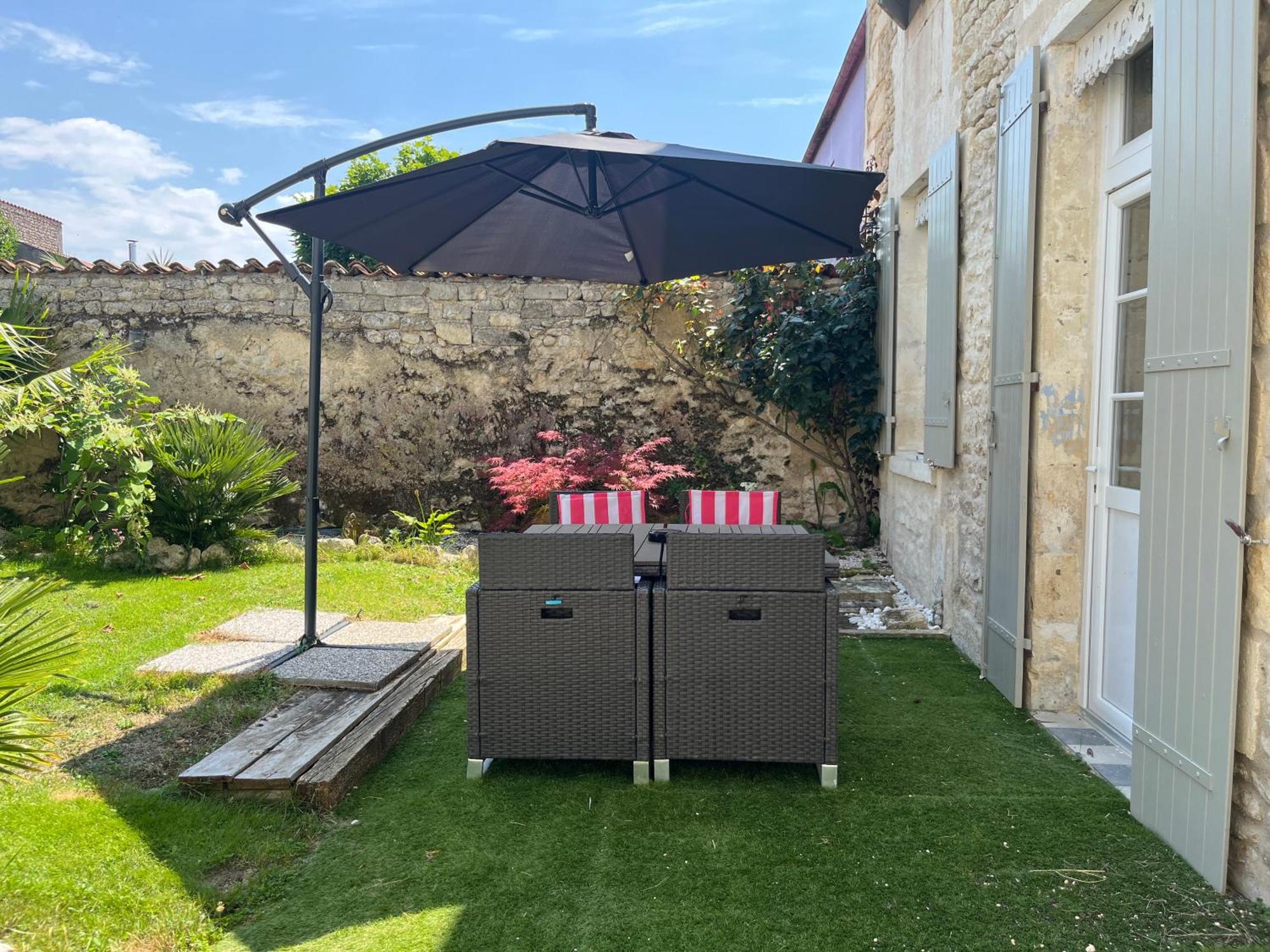 Charmante Charentaise Saint-Jean-dʼAngély Extérieur photo
